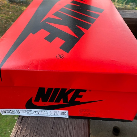 Jordan 1 Retro High OG Starfish size 12 Women = 10.5 Men Brand New In Box !!! - Picture 3 of 16